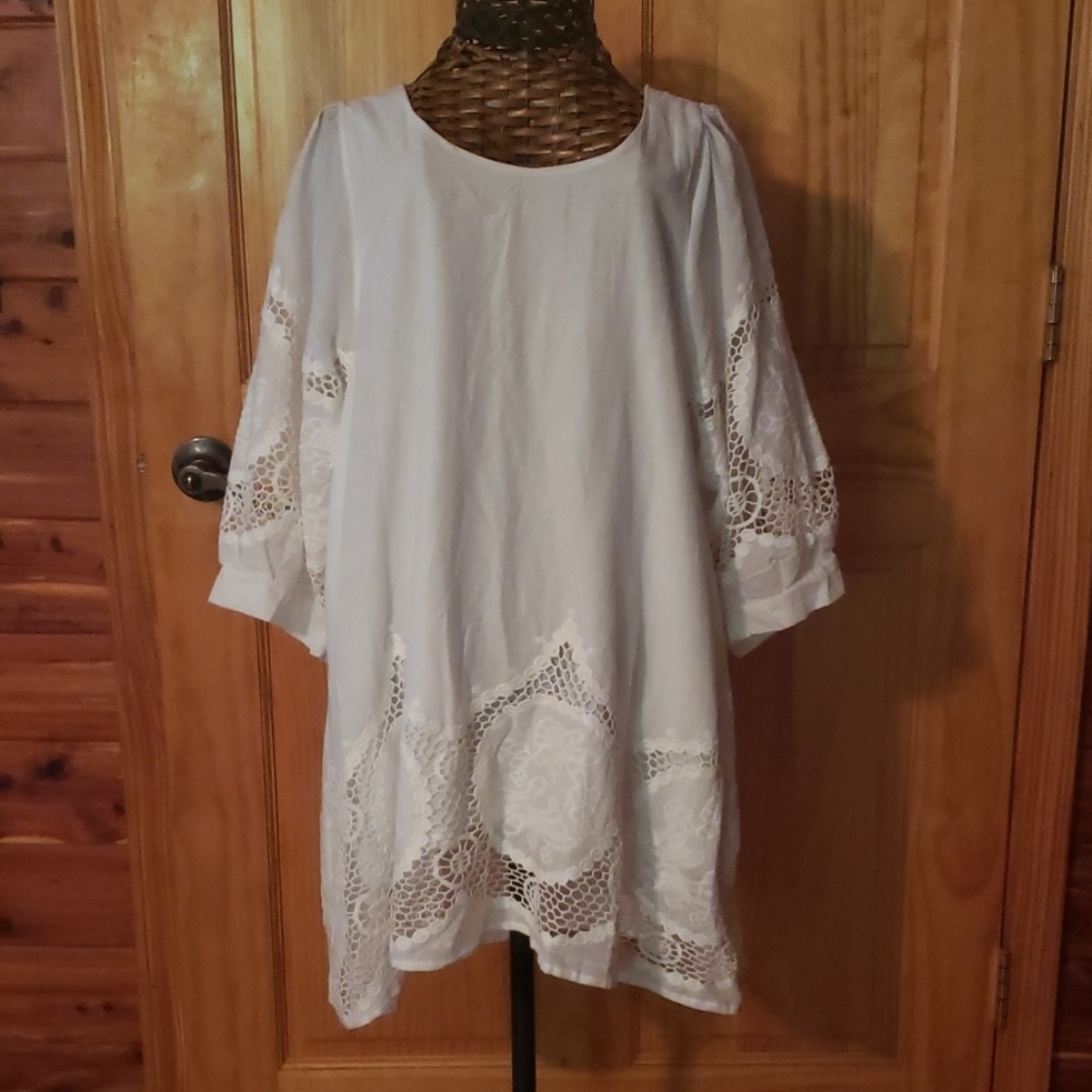 Eyelet top